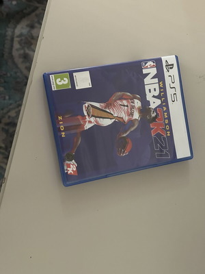 NBA 2K21 PS5 игра употребявана с кутия и ръководство