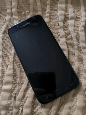 Samsung Galaxy J5 2017 used with broken screen for parts or repair