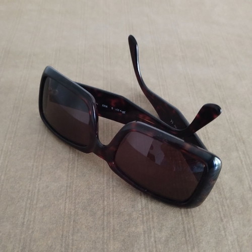 Genny sunglasses like new, brown with case