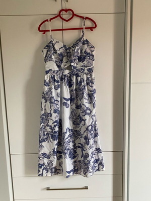 Milkwhite Large dress like new, white and blue with vivid patterns
