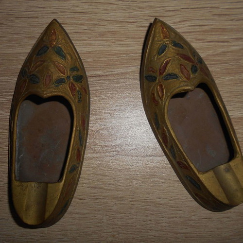 Small bronze Ottoman ashtrays used, traditional shoe shape, 12 cm