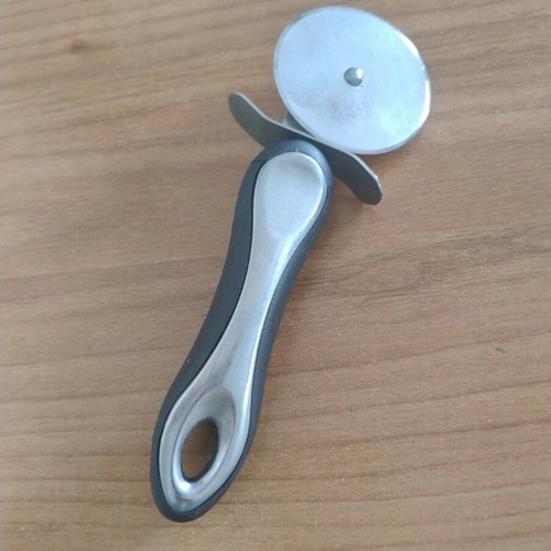 Pizza or Pie Cutter like new