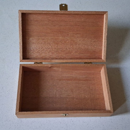 Meccarillos Sumatra wooden cigar box Ormond 50, collectible
