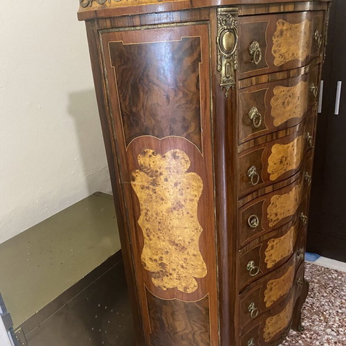 Chest of drawers with seven shelves