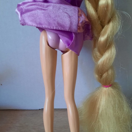 Rapunzel Disney Store doll used, classic old edition
