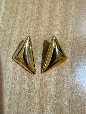 Golden triangular earrings like new, steel