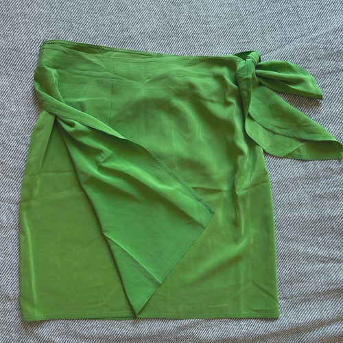 DKNY silk wrap skirt like new, green, size L