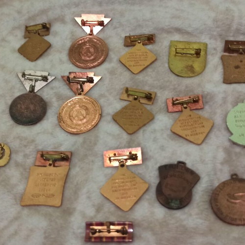 Medals and badges of former East Germany like new, set of 16 pieces