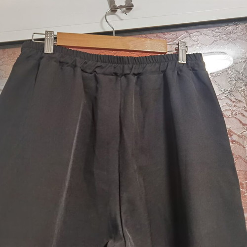 Modern women's wide-leg pants with elastic waist, black