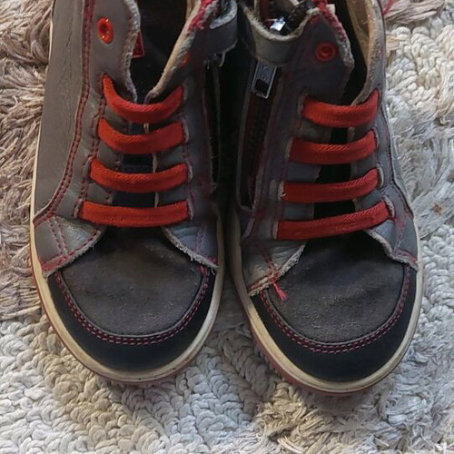 Boys' boots size 27 like new, gray casual