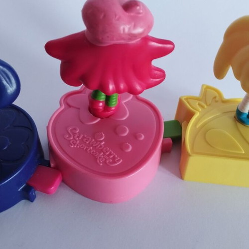 Strawberry Shortcake figures used, pack of 3