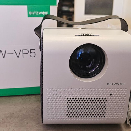 Projector Blitzwolf BW-VP5 with 80" screen and stand new