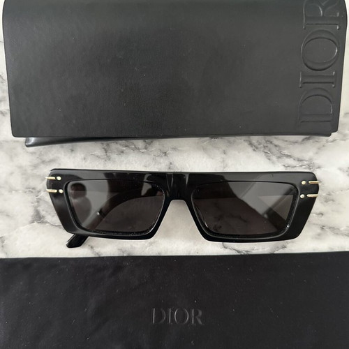 Christian Dior Diorsignature S2U 10A0 01A 54 sunglasses like new, black