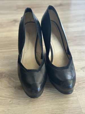 Costume National leather platform pumps like new, black