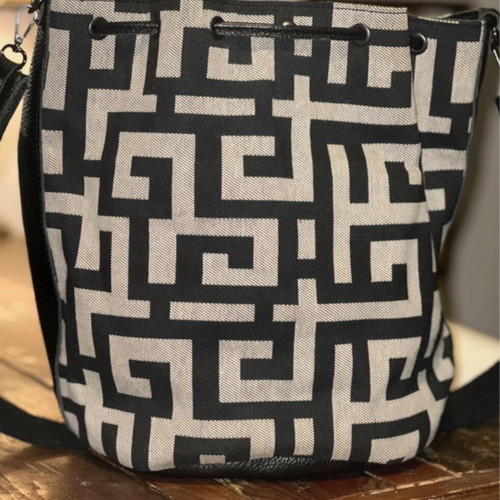 Āmes bucket bag like new, black beige