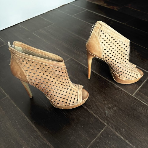 Tsakiris Mallas high ankle boots camel, like new, size 39