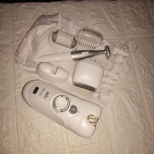 Silk epil 7 hair removal device used with pouch