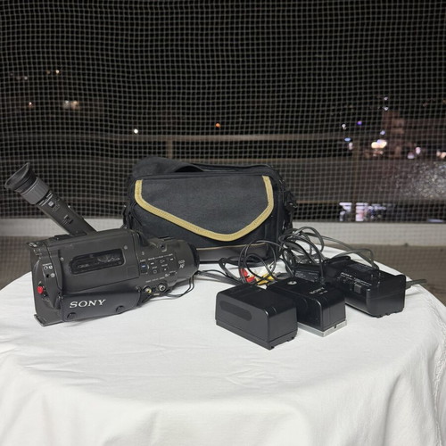 Vintage video camera Sony used with 2 batteries, door issue