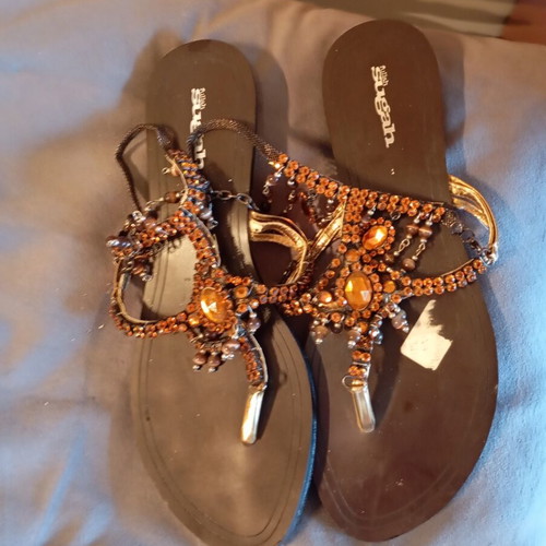 Sandals size 38 new, brown with chain decoration