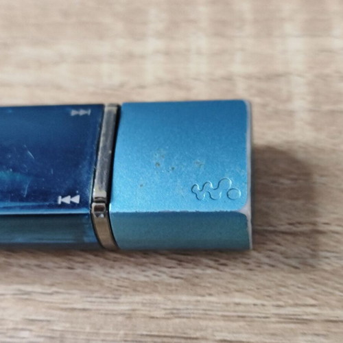 Sony Walkman NW-E013f MP3 Player used, battery issue