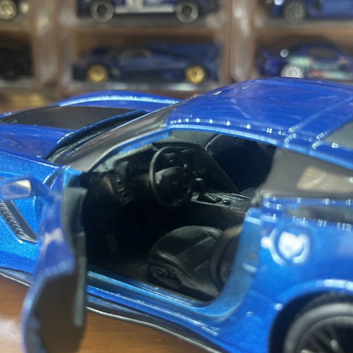 Maisto 2015 Corvette C7 Z06 1/24 scale like new