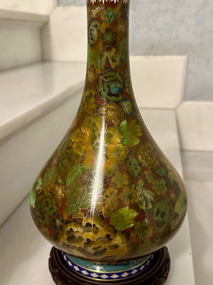 Chinese Cloisonné vase like new with two small cloisonné jars
