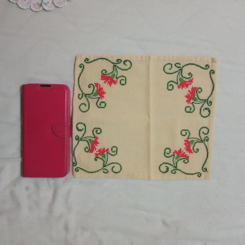Small vintage handmade embroidered table linen like new, 1970