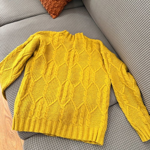 Yellow Cable Knit Sweater like new, oversized fit