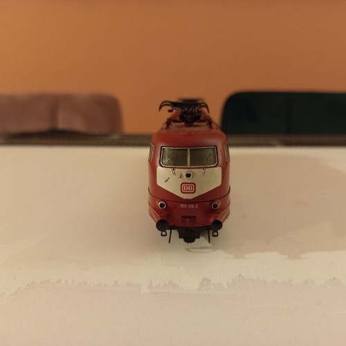 Lima BR 103 and I.C. wagons used train set