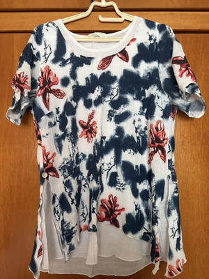 Women's blouse like new, size L, white and blue floral