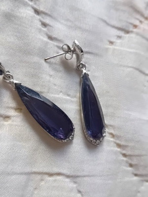 Сини обеци като ново