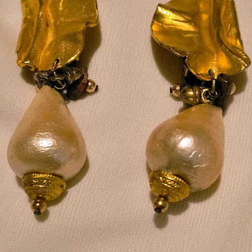 Vintage long clip-on earrings like new, impressive design