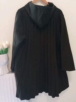 Khaki paltozaketa large used with hood and pleats