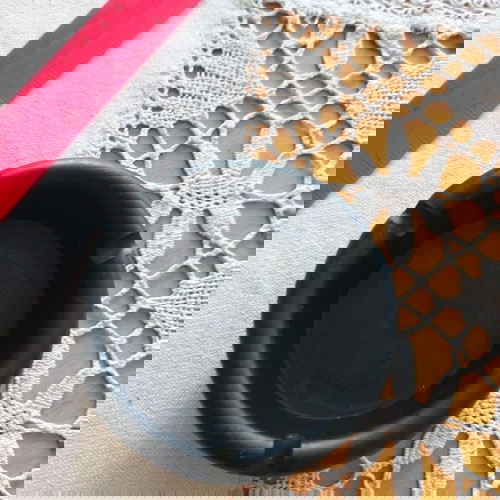 Пластмасов пепелник употребяван от преди години