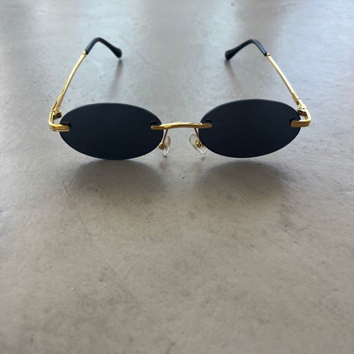 AV Sunglasses Regina black new with pink case and cloth