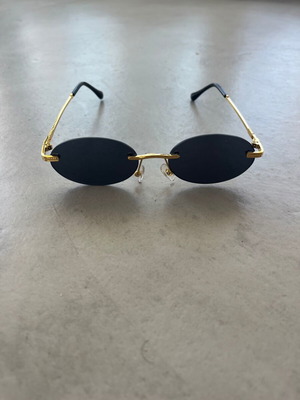 AV Sunglasses Regina black new with pink case and cloth