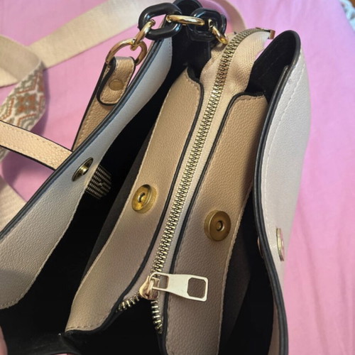 Handbag beige with zipper and detachable strap like new