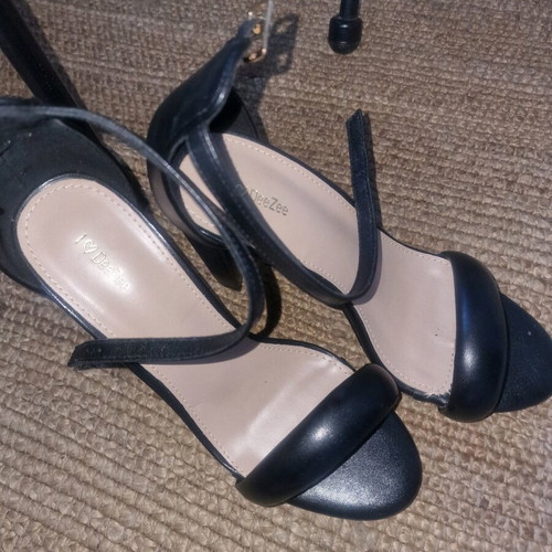 Black DeeZee sandals like new, size 39, 9cm heel