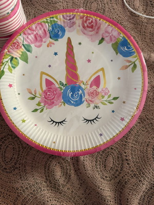 Unicorn party set new, 42 large plates, 6 small, 31 cups, 1 tablecloth