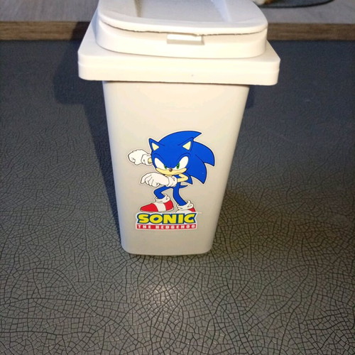 Sonic office trash bin new