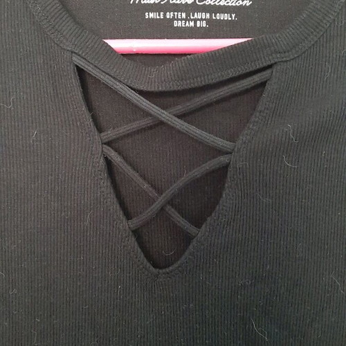 Basic black top with V neck Hollister size M used