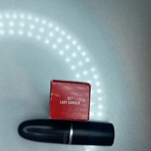 Mac Lipstick Lady Danger 607 new, only swatched