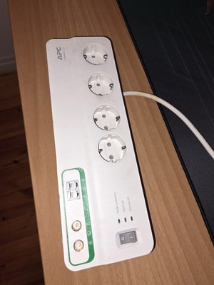 APC SurgeArrest Power Strip 4 Schuko Outlets with Phone and Coax Protection like new
