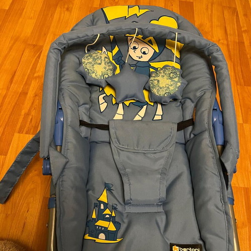 Bertoni Relax Style Baby Seat like new with toy bar