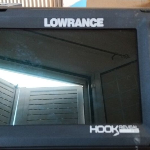 Lowrance Hook Reveal fishfinder used with 50/200 transducer