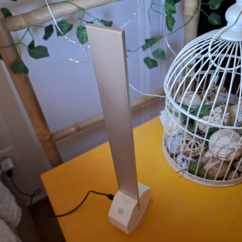 Table lamp with USB like new