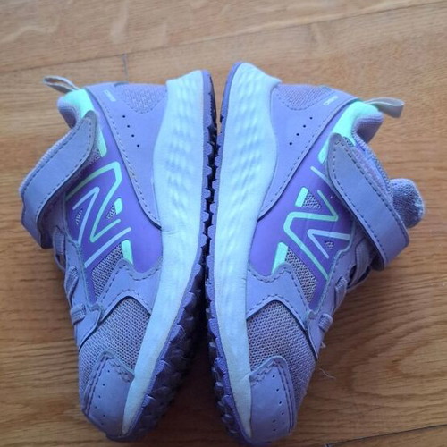 New Balance athletic shoes like new, size 23.5, purple