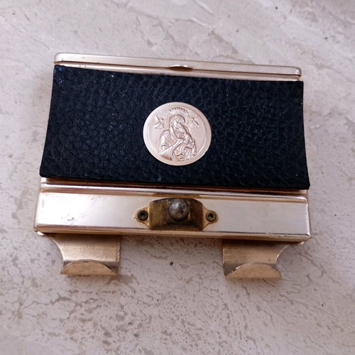 Vintage magnetic cigarette dispenser used, gold toned aluminum with leather panel