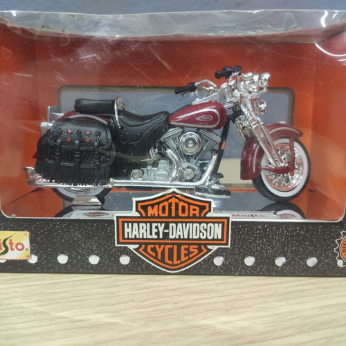 Maisto Harley-Davidson FLSTS Heritage Softail Springer 1/18 scale model