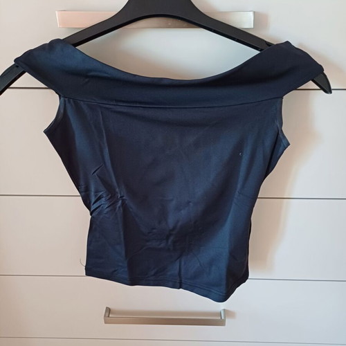 Elastic top with cut-out size small, like new, black
